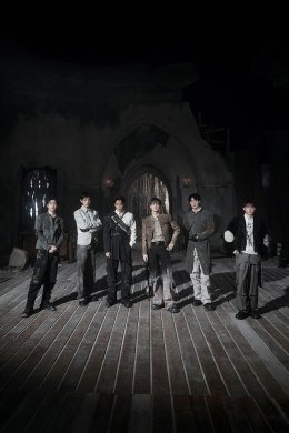 การกลับคืนสู่บัลลังก์ของราชา EXO (เอ็กซ์โซ) กับอัลบั้มเต็มชุดที่ 8 'REVERXE' พร้อมสวมมงกุฎอย่างทรงพลังในเพลงไตเติล 'Crown' โชว์การแสดงสไตล์ SMP (SM Music Performance) 